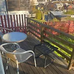 Three Bedrooms - - Lakeview Appartement