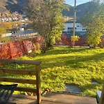 Three Bedrooms - - Lakeview * Hammerfest