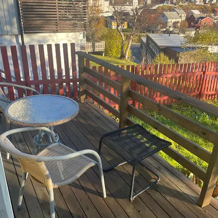 Three Bedrooms - - Lakeview 아파트