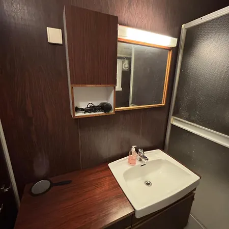 דירה Three Bedrooms - - Lakeview